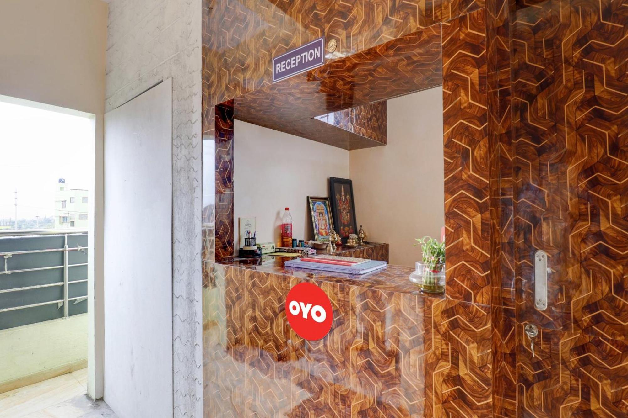 Oyo Flagship Golden Treasury Hotel Bangalore Exterior photo